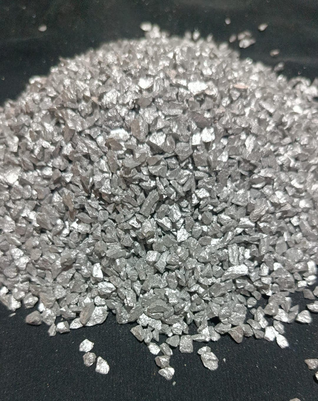 عبوة ريزن من احجار الذهبي والفضي والشفاف