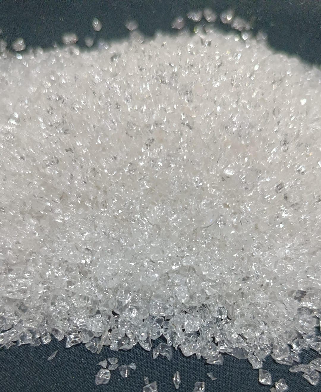 عبوة ريزن من احجار الذهبي والفضي والشفاف